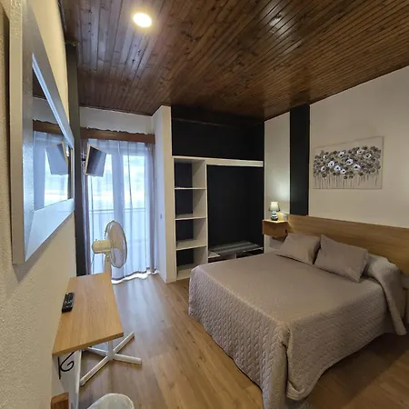 ゲストハウス Al Moniz 3*