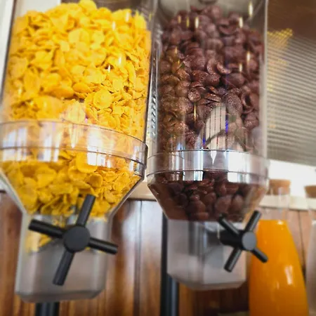 ゲストハウス Al Moniz 3*