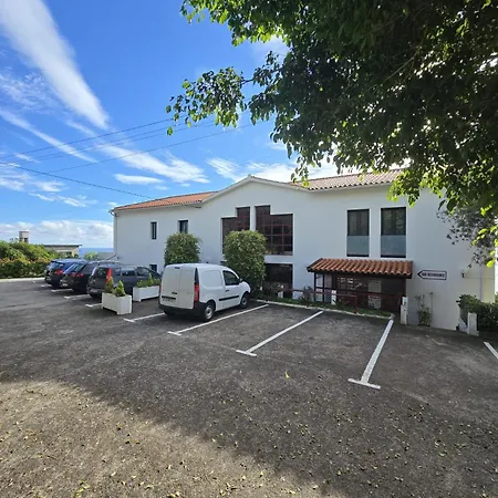 Al Moniz Guest house