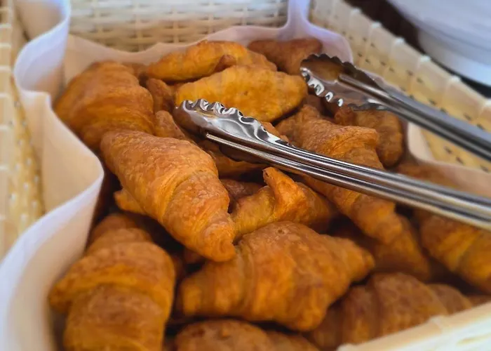 Al Moniz Guest house