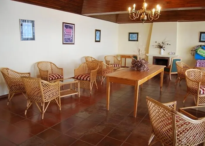 Al Moniz Guest house